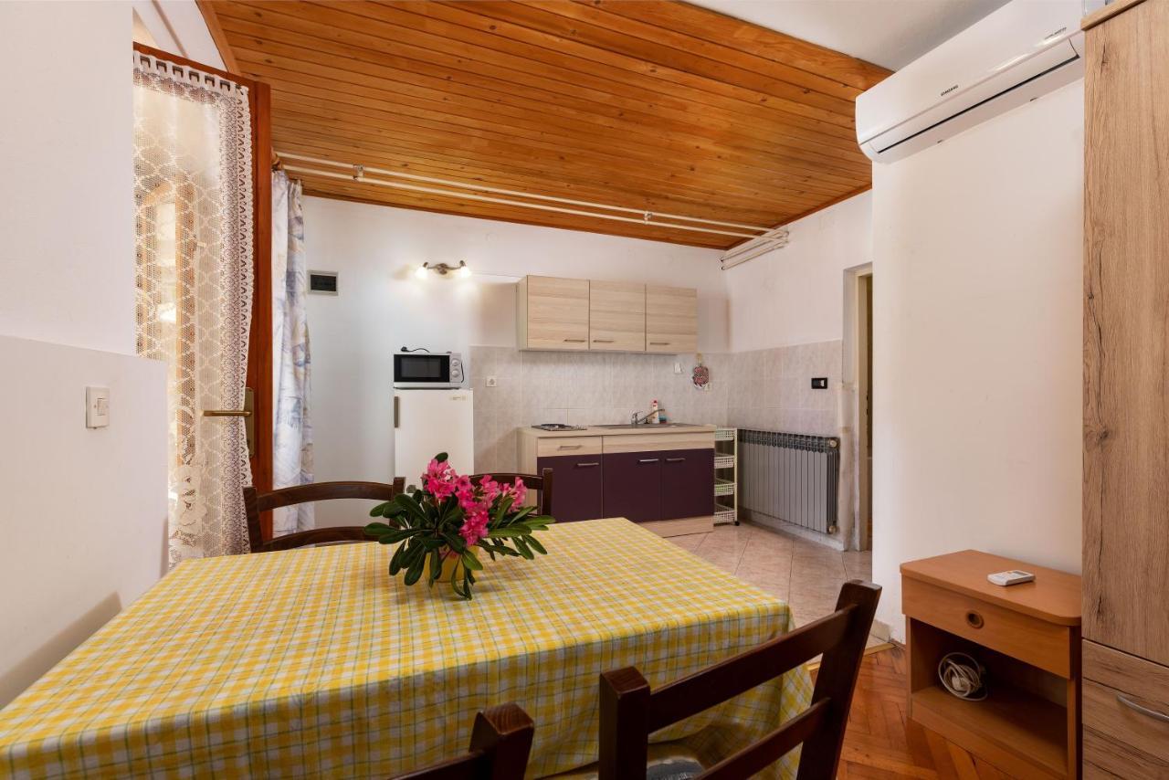 Apartments And Room Pergola Ровинь Экстерьер фото