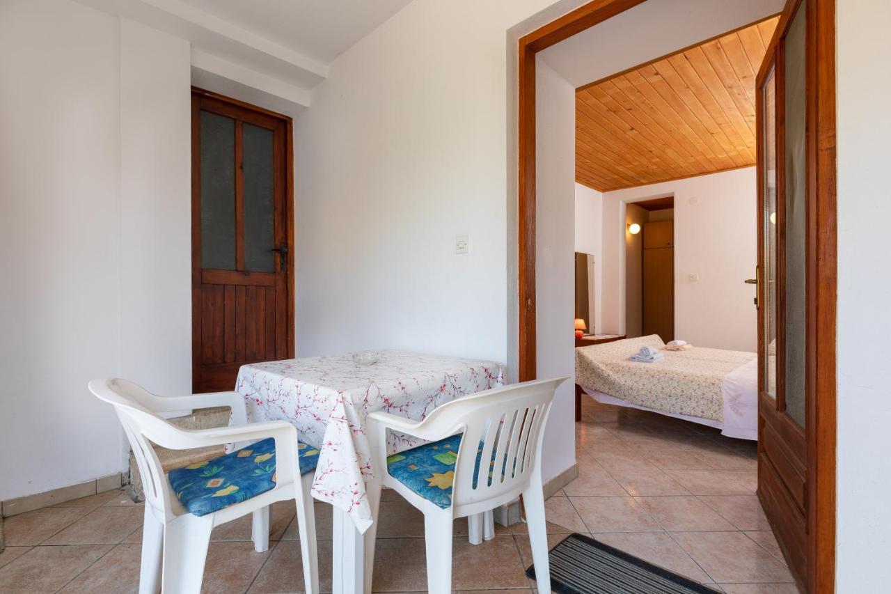 Apartments And Room Pergola Ровинь Экстерьер фото