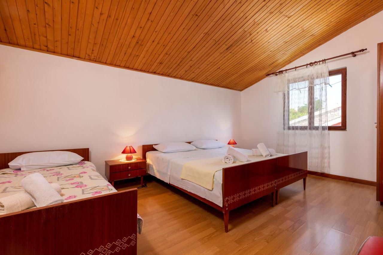 Apartments And Room Pergola Ровинь Экстерьер фото