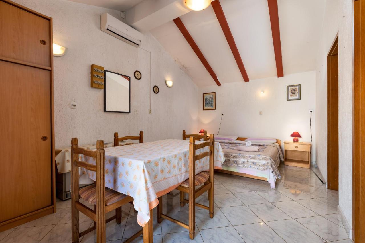 Apartments And Room Pergola Ровинь Экстерьер фото